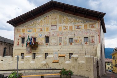 Cavalese'da antik Palace