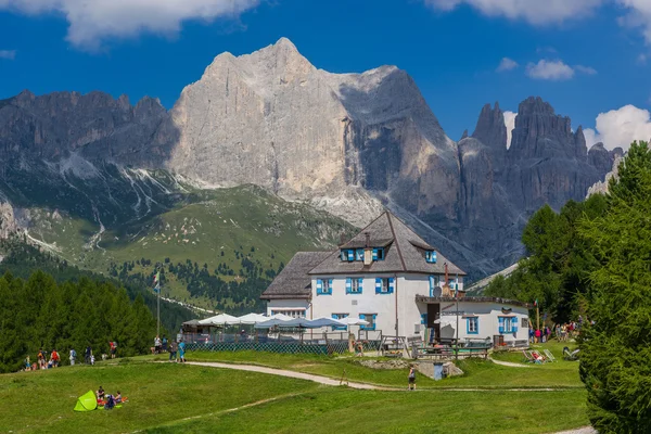 Ciampedie-Hütte — Stockfoto