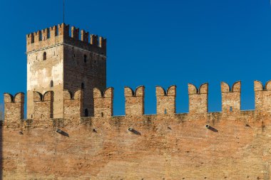Siperlerden Castelvecchio'yu Verona içinde