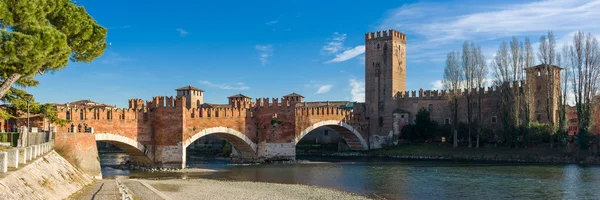 Castelvecchio e sua ponte, em Verona — Fotografia de Stock