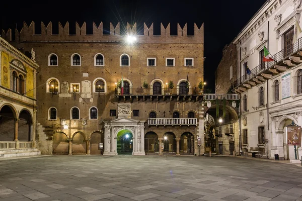 Verona Piazza dei sinyorlar Nigtview — Stok fotoğraf