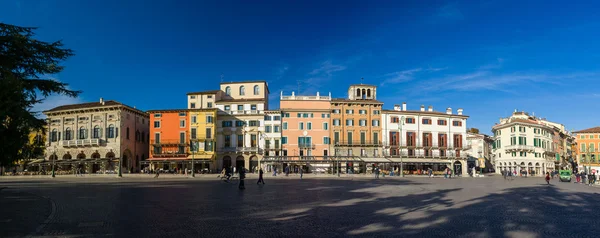 Piazza bra in der altstadt von verona — Stockfoto