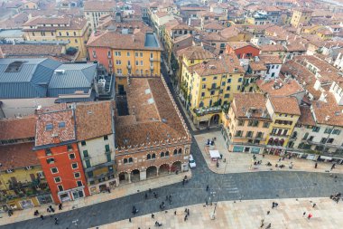 Piazza delle Erbe havadan görünümü