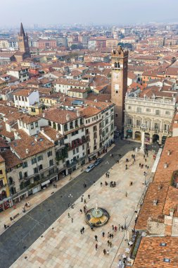Piazza delle Erbe havadan görünümü