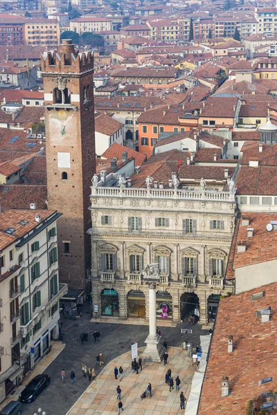 Widok na Piazza delle Erbe — Zdjęcie stockowe