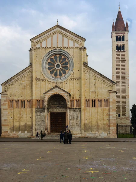 Fasad av San Zeno i Verona — Stockfoto