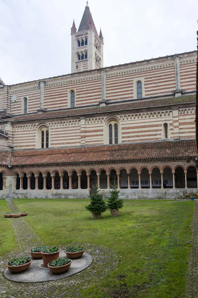 Claustro de San Zeno en Verona —  Fotos de Stock