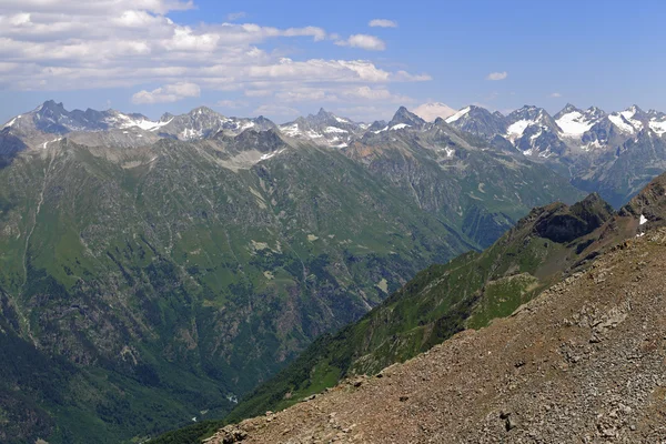 View from Mount Moussa-Achitara to the mountain Elbrus, Dombai, Caucasus, Russia — Stockfoto