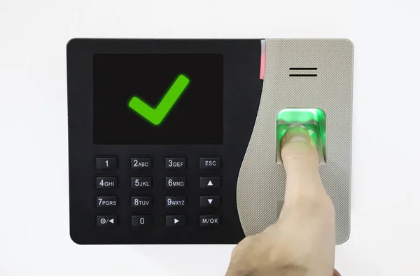 Biyometrik parmak izi tarayıcısı. Parmak izinde parmak izi. Erişim kontrolü onaylandı. başarılı giriş.
