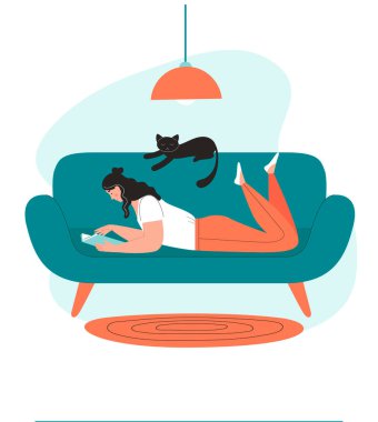 Genç kadın evdeki kanepede yatarken bir kitap okuyor. Kitaplara, okumaya, öğrenmeye, sınava hazırlanmaya duyulan sevgi konsepti. Düz vektör karakteri.