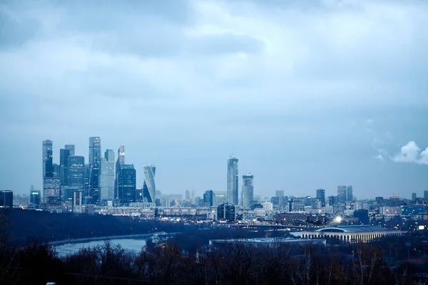 Uitzicht op nieuwe Moskou City gebouwen in de winter — Stockfoto