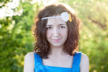 Kız ileri görünüyor