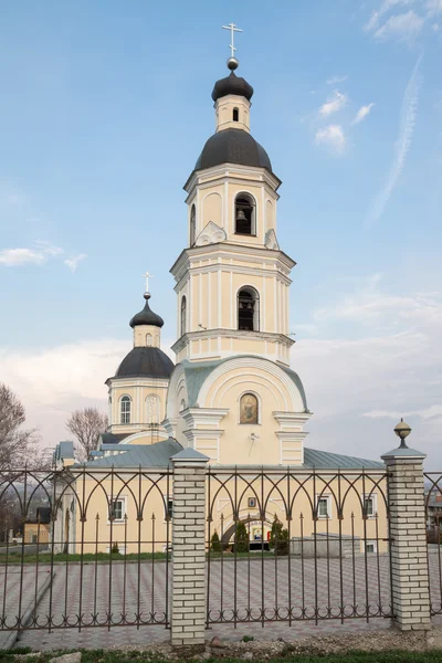 Pezna, Російська Федерація - 28 квітня 2015: ієрархічна Покровський кафедральний собор — стокове фото