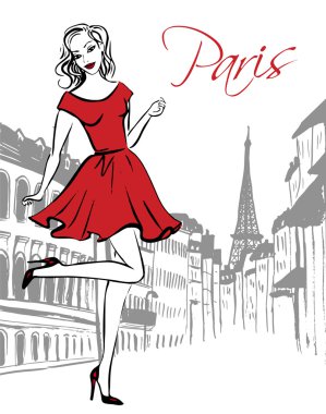 Paris'te yürüyen kadın