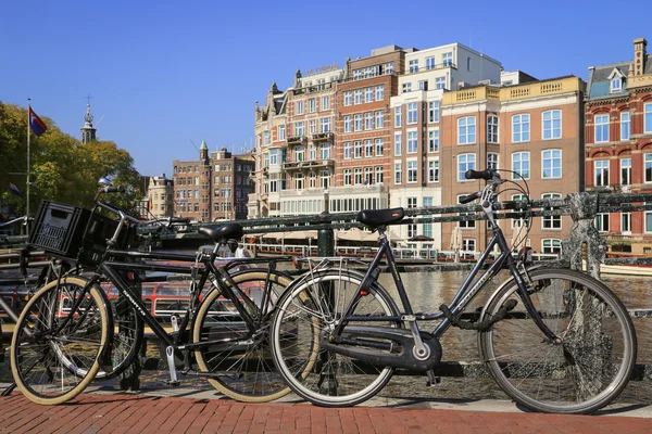 Canal and bicycle on bridge in Amsterdam — Stock Photo, Image