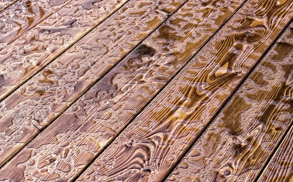 Modèle abstrait de gouttes de pluie sur une planche en bois. Contexte . — Photo