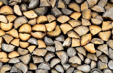 Kışa hazır odun yığını