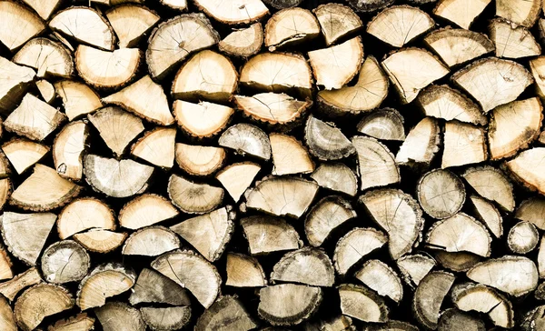 Montón de troncos de madera listo para el invierno —  Fotos de Stock