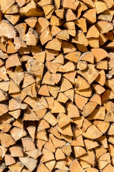 Kışa hazır odun yığını