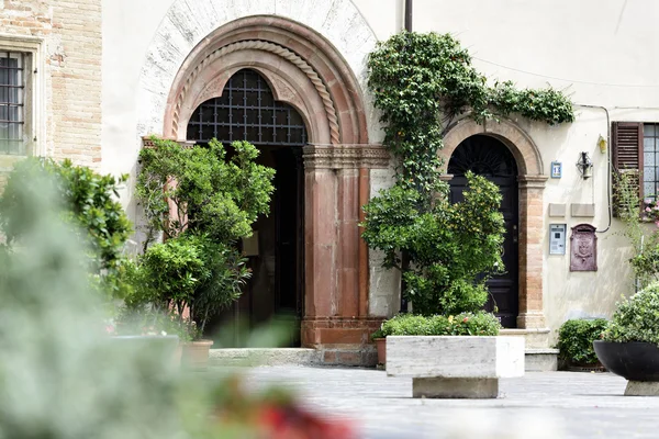 Ingresso di una casa a Montefalco — Foto Stock