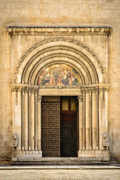 Entrée d'une église — Photo