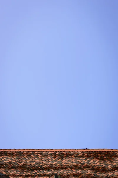 Ayrıntı çatı ile gök — Stok fotoğraf