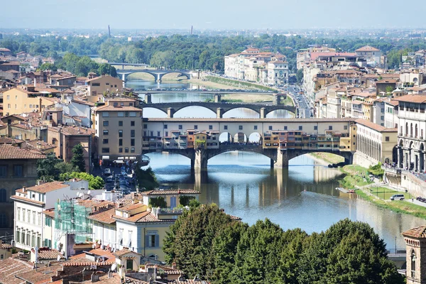 Florencia con ponte vecchio — Foto de Stock