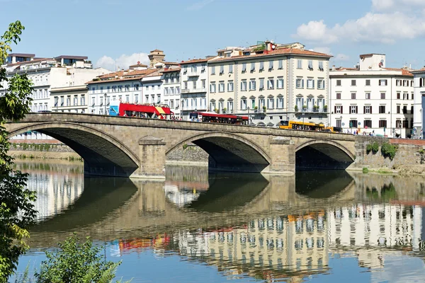 Casas y río Arno Florencia — Foto de Stock