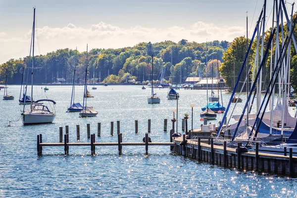 Veleiros no lago starnberg — Fotografia de Stock