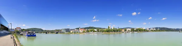 Panorama van Linz met Danube — Stockfoto