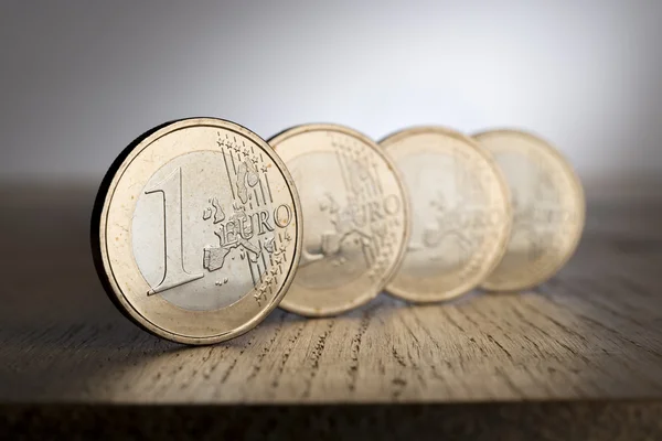 Euro-munten op tafel — Stockfoto