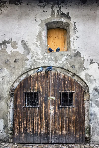 Puerta medieval de madera — Foto de Stock