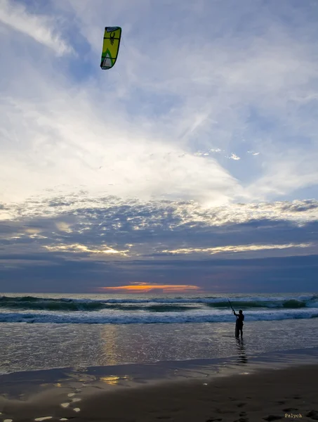 Atlantic coast üzerinde akşam gökyüzü od Lacanau Ocean, Fransa