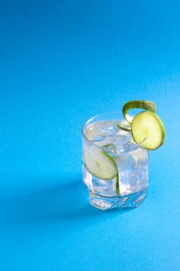 Limonlu buzlu içecek.