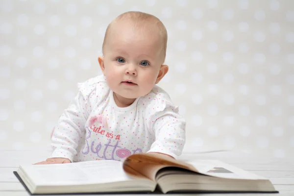 Bebek kitap ile