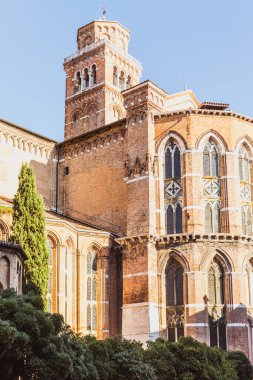 VENICE, İtalya - 27, 2016: Venedik, İtalya 'nın en büyük turistik kiliselerinden biri olan Basilica dei Santi Giovanni e Paolo' nun ayrıntıları