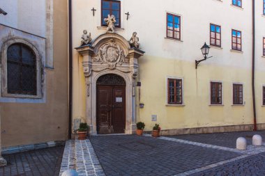 Sopron, Macaristan - Ekim 2018: Eski şehir Sopron 'daki Kutsal Mary Benedictine Kilisesi