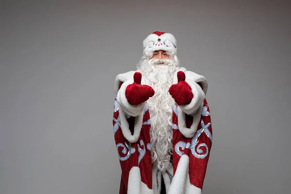 Optimistic Father Frost with thumbs up. — Stock Photo, Image