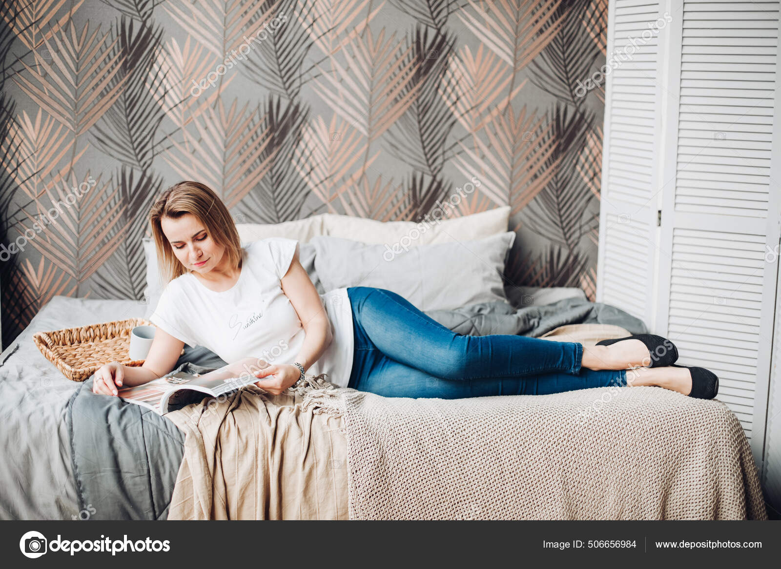 Schwarzes Girl Entspannt Sich Mit Ihrem Geliebten Schwarzes Girl Entspannt Sich Mit Ihrem Geliebten