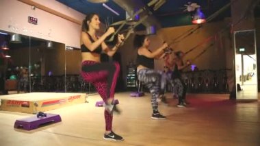 Genç kadınlara Trx eğitim sınıfı