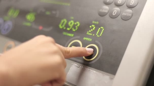 Accelerating running speed on treadmill — Stock Video