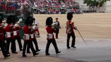 Kraliçe'nin doğum günü prova parade, Kraliçe'nin asker