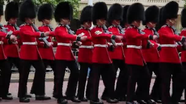 女王の兵士女王の誕生日のリハーサル パレード — ストック動画