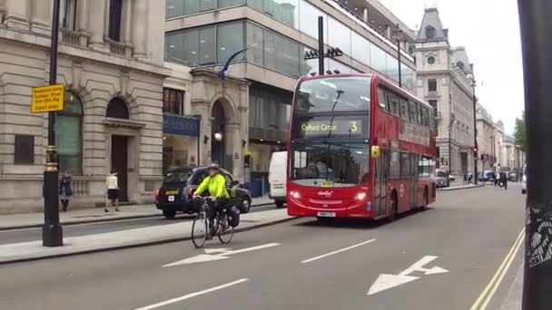 Oxford circus červený autobus — Stock video