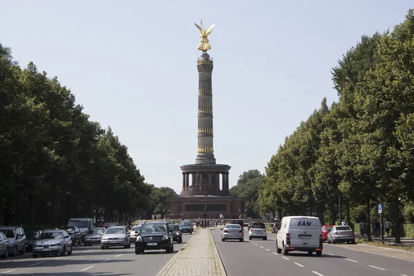 柏林-2014 年 8 月 6 日: 柏林胜利纪念柱 — 图库照片