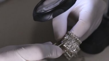 Elmas bilezik çalışmalarında