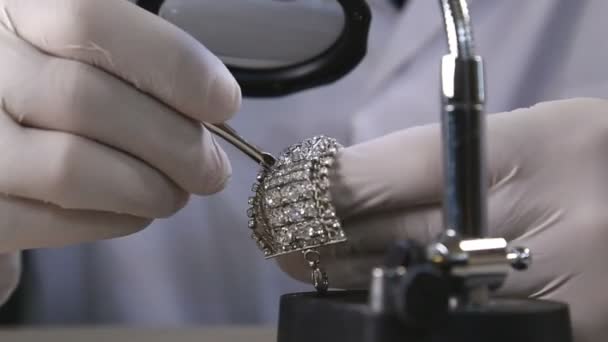 Fine Diamond Bracelet Under Loupe — Stock Video