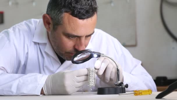 Jeweler Repairing Diamond Bracelet — Stock Video