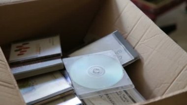 Eski cd kutusunun atma