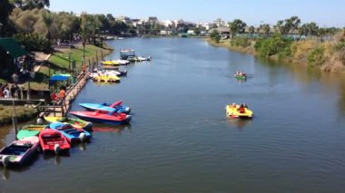 Yarkon Nehri üzerinde tekne kürek çekmeye ile Suterday sabah